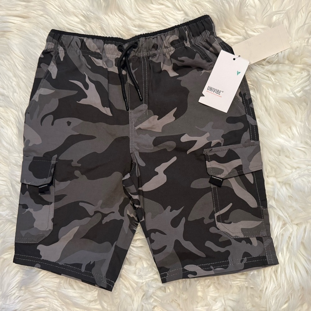 UNIVIBE‎ Boys Camo Cargo Shorts Size Small Gray Black Elastic Waist NWT